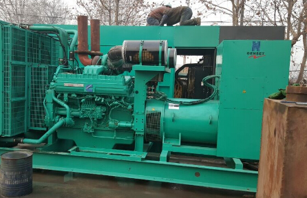 南丹发电机组如何判断水冷式机油散热器内部是否需要清洗？